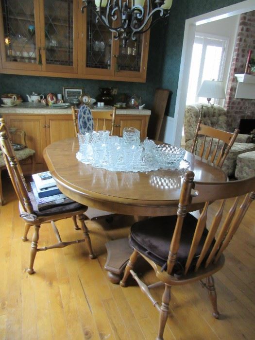 Rare Ethan Allen Colonial Maple Table with ArrowBack Chairs