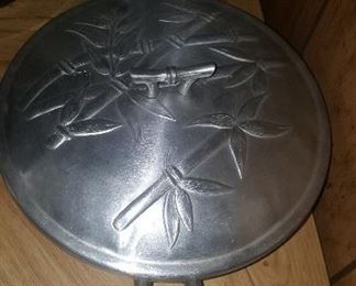 41. METAL ORIENTAL SERVER $10