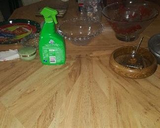 52. NICE KITCHEN TABLE AND 4 CHAIRS $50