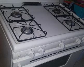 58. FRIGIDAIRE GAS STOVE $75
