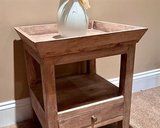 Nightstand/Accent Table