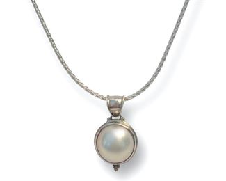 12.4 Grams Sterling Silver Pearl Pendant Necklace.