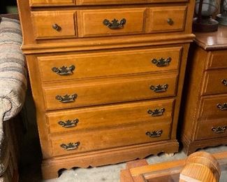 Maple chest of drawers