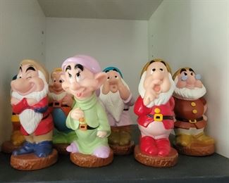 The seven dwarves..... no clue where Snow White is hiding,  but apparently judging from her absence she's had it with these 7 dudes 🤣