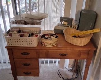 Vintage sewing machine needs a new home !