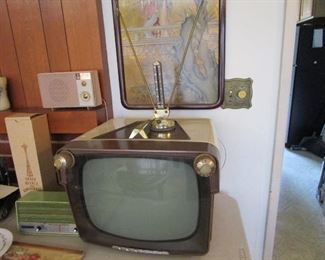 Mid Century Atomic Zenith TV with rabbit ears