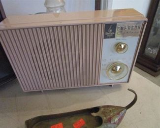 Mid Century Emerson Radio