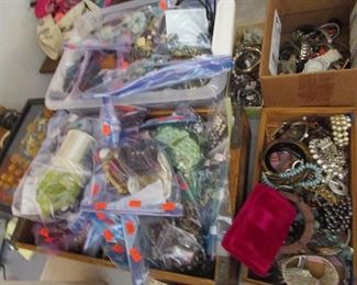TONS OF JEWELRY!!