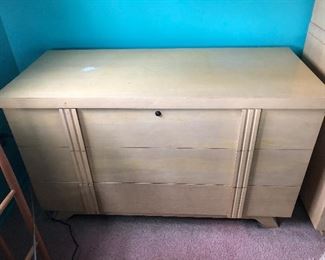 Lane cedar chest