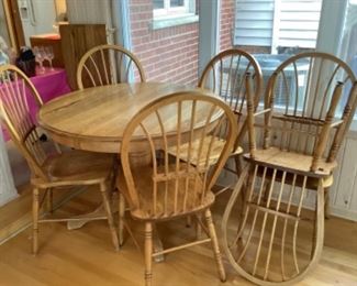 Round 42” oak pedestal table with one 18” leaf and six chairs.  Presale $165