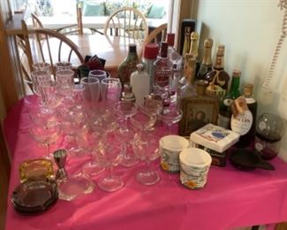 Glasses, alcohol, decanters, ashtrays