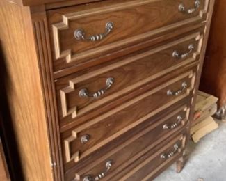 Oak five drawer chest of drawers.  Presale $100
