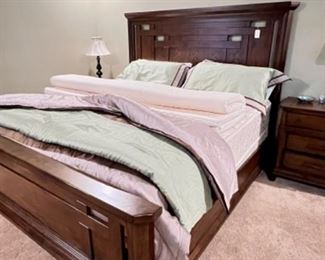 Broyhill Wood King bed frame, King mattress set