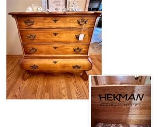 Hekman 4 drawer dresser. 