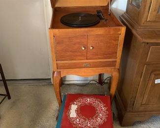 Cute Stereo Cabinet With Record Player And More