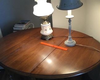 Double Sided Drop Leaf Table With Two Lamps