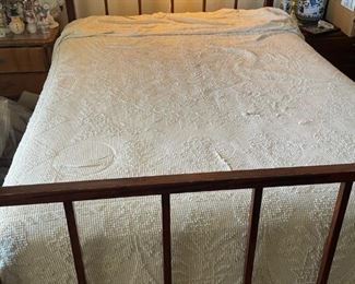 Vintage Full Size Bed With Headboard And Footboard