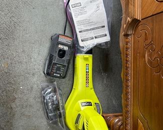 Riobi blower with batteries and charger 