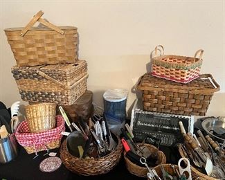 So many cute picnic baskets