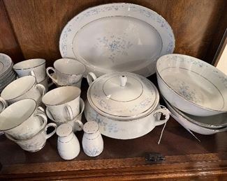 Large Noritake set with serving pieces, see next picture as well