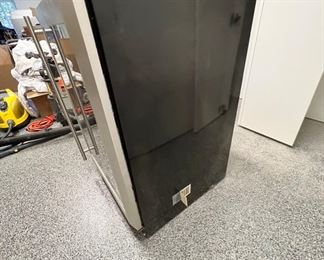 $400 USD      GE Monogram 57 Bottle Wine Cooler AH58-7      Description: 24 Inch Wine Reserve with 57 Bottle Capacity, Full-Extension Racks, Tempered Glass Door, Soft LED Lighting upon

Dimensions: 24 x 21 x 34H in

Condition: Very good working condition. Minimal superficial signs of wear associated with age and use. 

Location: Local pick up SW Portland, OR.  Easy access from garage.  Contact us or take a look at the"need a shipper" page on our website.      https://goodbyhello.com/products/copy-of-armoire-media-center-ah58-6?_pos=3&_sid=415700947&_ss=r
