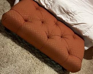 Kravet tuffted bench