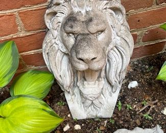 Concrete lion 