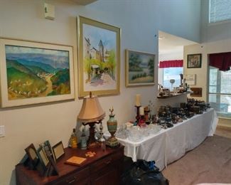 Great decor and original paintings and pictures