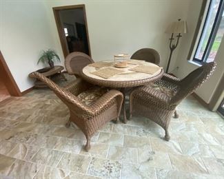 Wicker Rattan Table/4 chairs