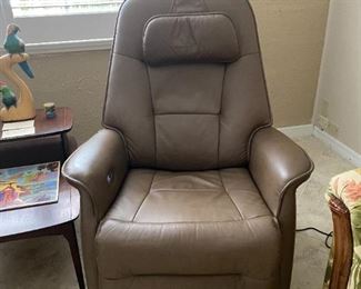 Fjords leather recliner rocker chairs/with battery packs
