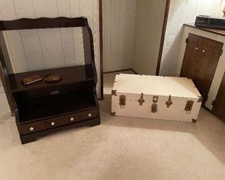 Storage rack and travel trunk