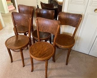 Set of 5 solid wood chairs - excellent condition