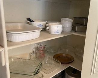 Pyrex and kitchen essential pots and pans