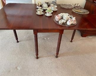 Another view of the cherry gateleg drop-leaf dining table