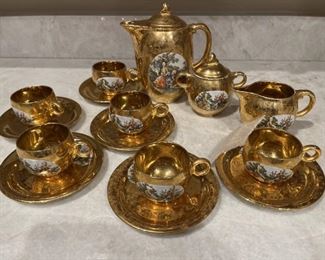 Homer Laughlin Georgian 22k Gold Plated Tea Set:
Teapot, Sugar Bowl, Creamer and Six Teacups & Saucers