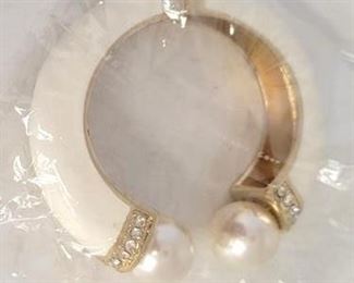 28c - Chunky pearl bracelet
