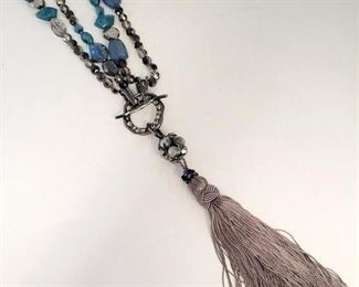 39c - Blue & crystal rhinestone necklace