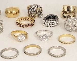 41c - 22 Assorted rings
