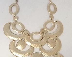 49c - Goldtone choker dangle necklace
