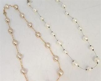 54c - 2 Necklaces faux pearl
