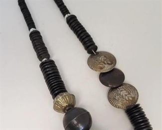 66c - Ebony beads silver disc necklace

