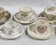 116 - Group of 8 cups & saucers
