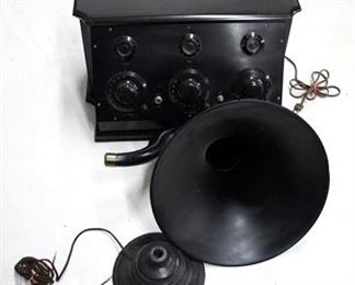 313 - Antique radio - 15 x 22 x 12
