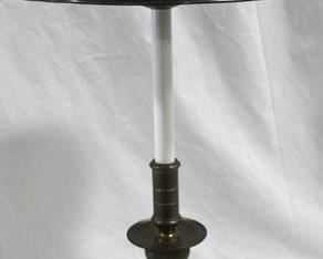 400 - Decorative 29" tall lamp
