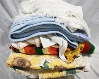 442 - Assorted linens
