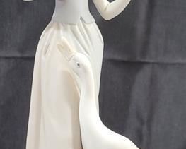 642 - Lladro Girl Feeding Goose Figurine 9.5" tall - broken finger

