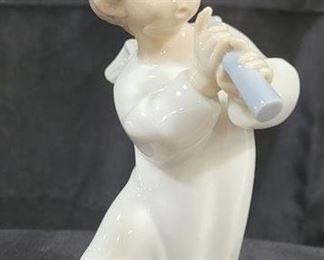 643 - Lladro Angel w/ Flute #4540 - gloss finish 6.5" tall
