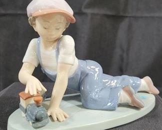 645 - Lladro All Aboard 7619 Figurine 5.25 x 7
