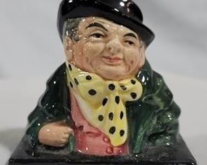 689 - Royal Doulton Tony Weller Figurine - 2.5" tall
