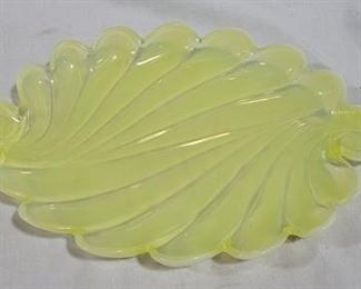 795 - Duncan Miller Vaseline Tray - 13 x 9 Jasmine Yellow Opalescent
